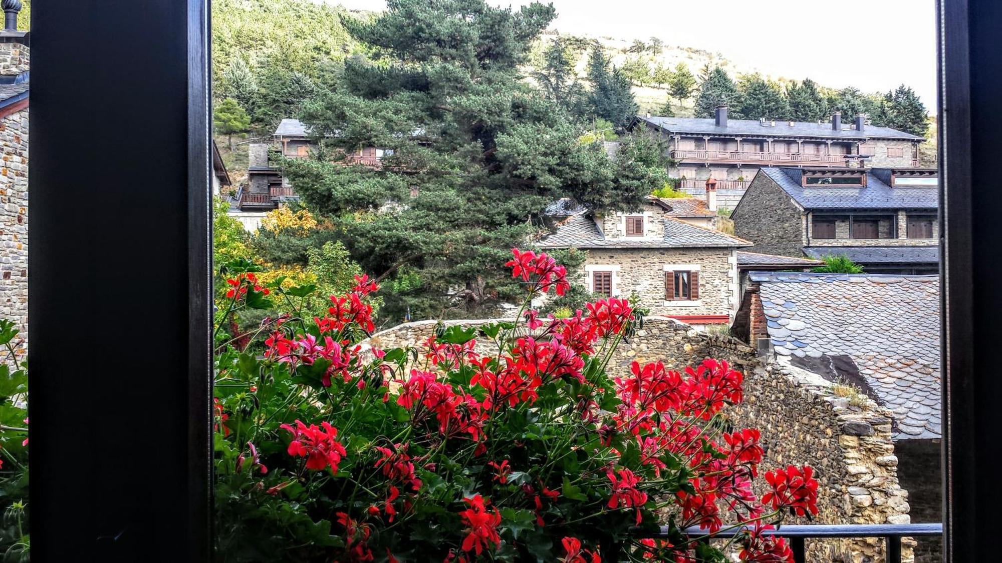 Hotel Bernat De So Llivia Exterior photo